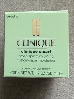 Clinique Smart Broad Spectrum SPF 15 Moisturizer - Light Green
